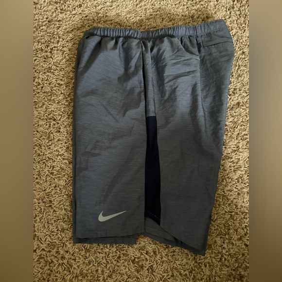 Men’s Nike Shorts - Picture 2 of 6